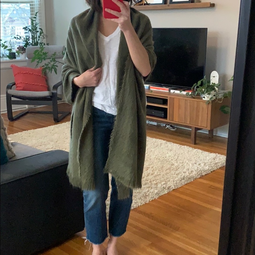 Aerie Scarf